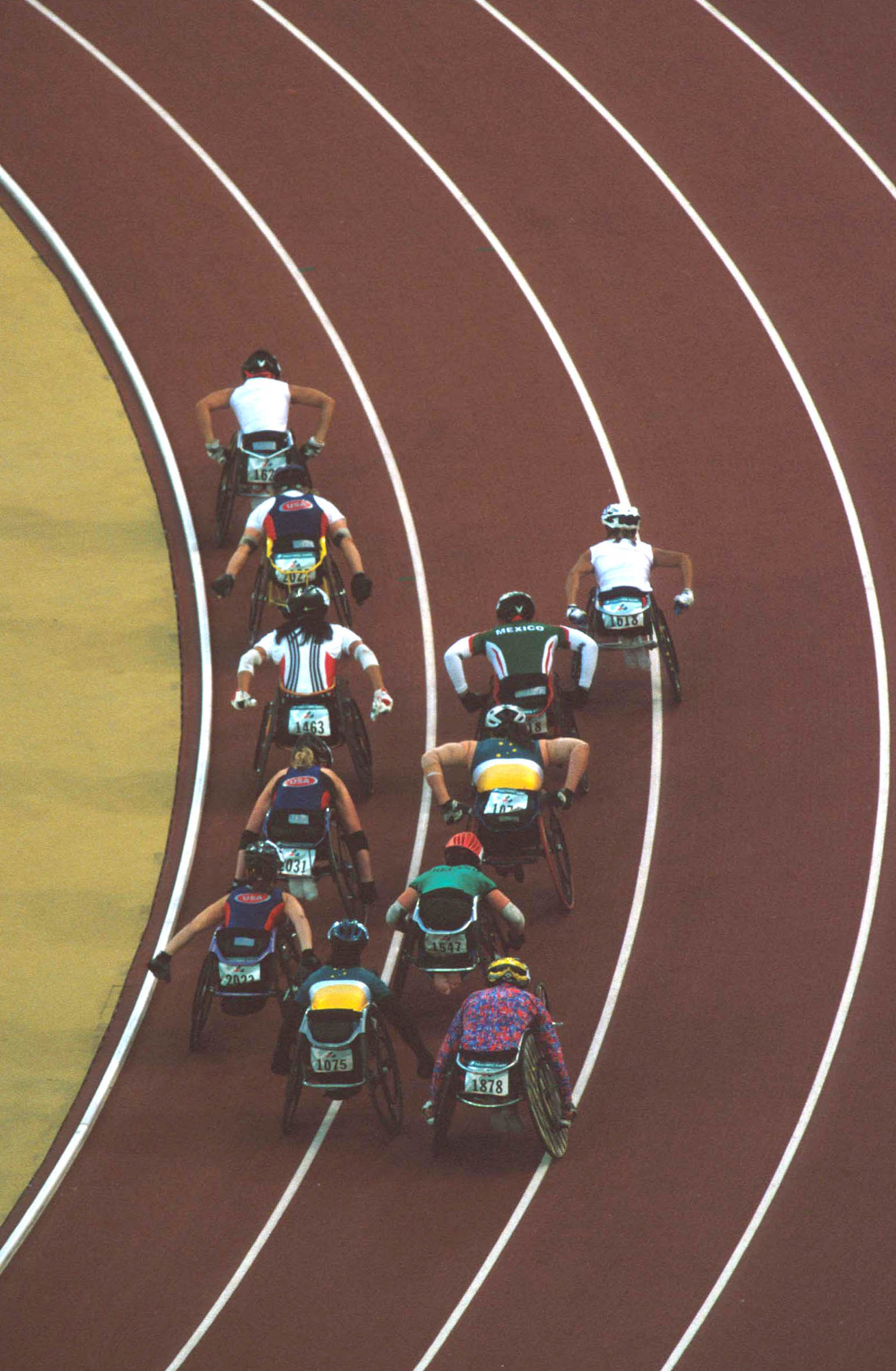 141100_-_Athletics_wheelchair_racing_racers_from_above_2_-_3b_-_2000_Sydney_race_photo.jpg
